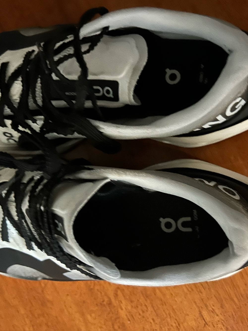 Hoka Women 7.5 sneakers - Picture 2 of 7